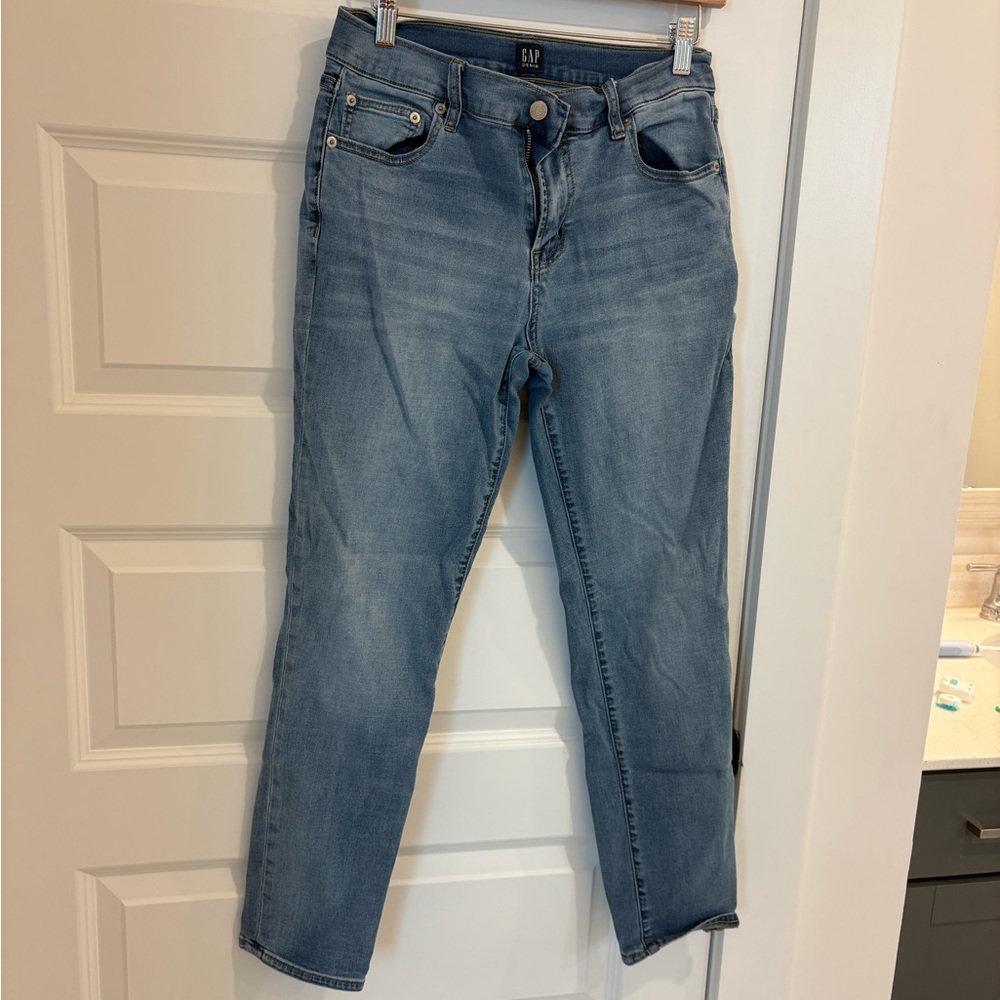 GAP Women's Light Blue Straight Leg Jeans
